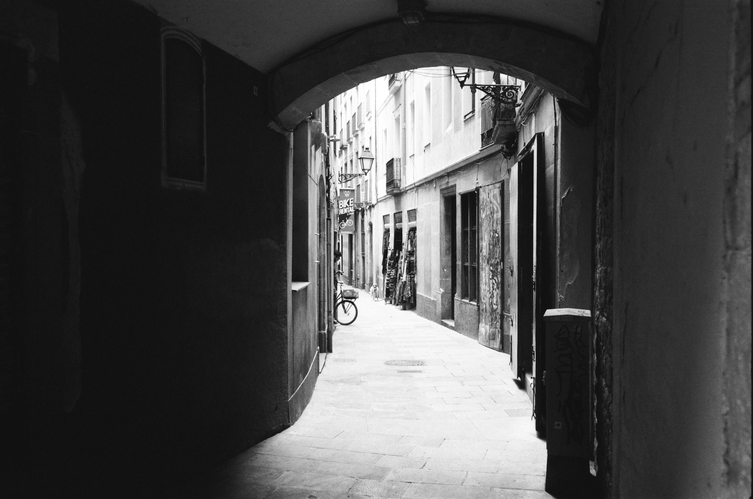 A bicycle in a narrow street